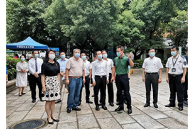 深圳南山區(qū)委書記曾湃調研華僑城綜合市場